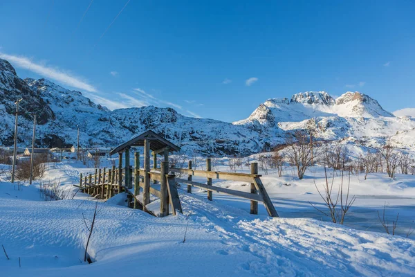 Vesnice sorvagen na Lofotenské ostrovy — Stock fotografie