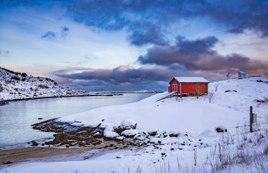 Lofoten Adaları'nda bir köy