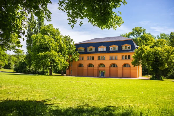 Reithaus i parken längs floden ILM — Stockfoto