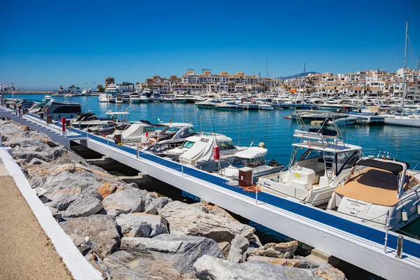 Puerto Banús cerca de Marbella en la Costa del Sol — Foto de Stock