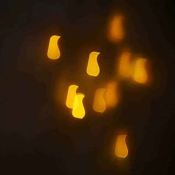 geometrik öğeleri üzerinde karanlık bir arka plan deseni ile güzel altın bokeh