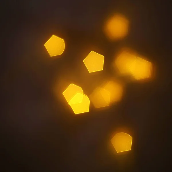 geometrik öğeleri üzerinde karanlık bir arka plan deseni ile güzel altın bokeh