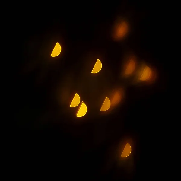 geometrik öğeleri üzerinde karanlık bir arka plan deseni ile güzel altın bokeh