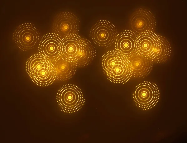 geometrik öğeleri üzerinde karanlık bir arka plan deseni ile güzel altın bokeh