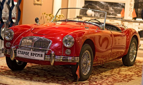 Moskova, Crocus Expo Fuarı, 27 Ekim 2018 , Mg Cars retro otomobil