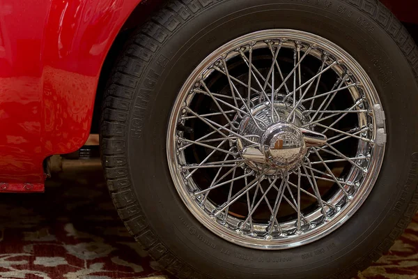 Moskova, Crocus Expo Fuarı, 27 Ekim 2018 , Mg Cars retro otomobil