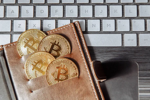 Monedas Crypto Moneda Cartera Cuero Teclado Del Ordenador Portátil — Foto de Stock