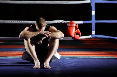 Boksör maç kaybetti. Kavgadan sonra avcı aittir