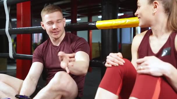 Young Fit Couple Talking Break Gym — Stock Video