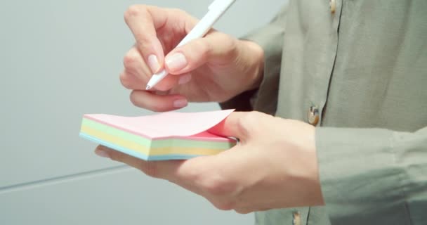 Closeup Female Hands Tearing Pink Sticker Order Make Note Reminder — Stock Video