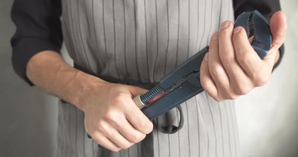 Close Hands Worker Repairman Uniform Holding Wrench Gray Background — Stock Video