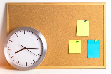 Kağıt etiket Not saati ile kortikal gemide. Zaman plannig kavramı, closedup için.