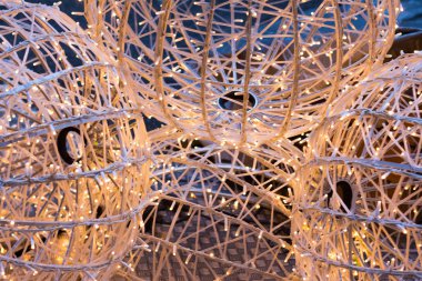 Noel ışıkları Garland bir topu, krem rengi, arka plan şeklinde