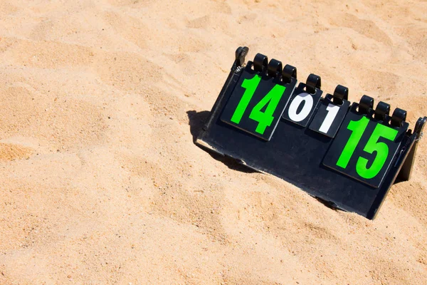 Spor voleybol çetele yaz kum üzerinde kapatın. Metin, boşaltmak için rağbet oyun, ücretsiz yer puanı.