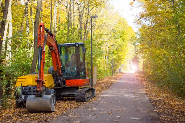 Rode Graafmachine Werk Maken Reparatie Park — Stockfoto