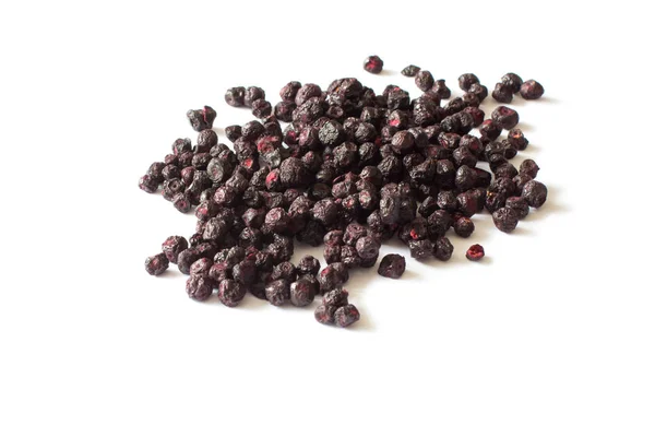 zamrażać suszone jagody na białym tle.