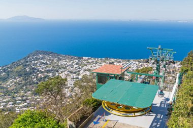 Capri Adası, İtalya - 29 Mart 2019: Capri Adası 'nın en yüksek noktası - Monte Solaro.