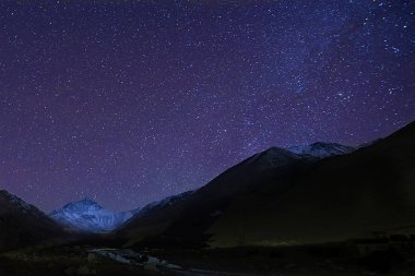 Samanyolu Tibet temel kampından ile Everest dağına