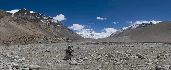 Mount Everest Panorama จากค ายฐานในท เบต — ภาพถ่ายสต็อก