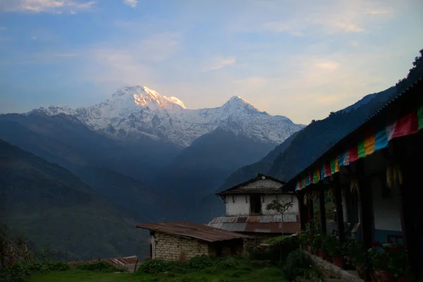 Аннапа 684 Фута Хиунчули 132 Фута Ландрука Непал — стоковое фото