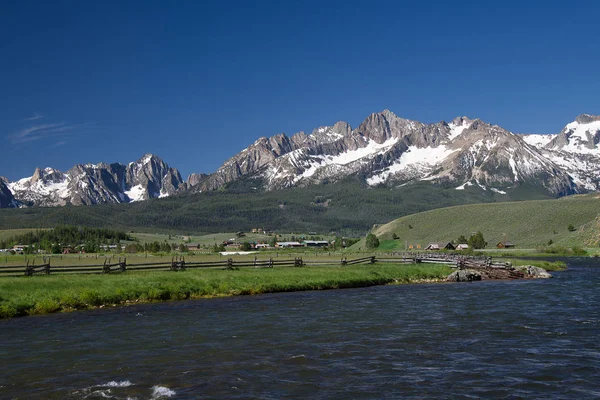 Somon nehir alt Stanley, Idaho testere dişi Dağları ile