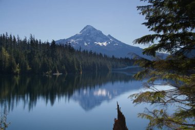 Oregon Cascades gölde Mt Hood içinde belgili tanımlık geçmiş ile kayıp