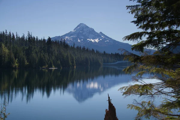 Lago Perdido Las Cascadas Oregon Con Monte Hood Fondo —  Fotos de Stock