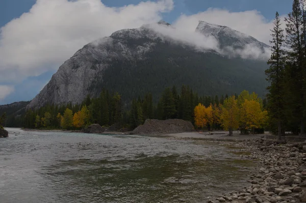 Kanadensiska bergarter _ 5235 — Stockfoto