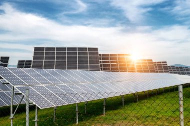 Güneş paneli, fotovoltaik, alternatif elektrik kaynağı - sürdürülebilir kaynaklar kavramı