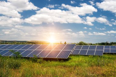 Güneş paneli, fotovoltaik, alternatif elektrik kaynağı - sürdürülebilir kaynaklar kavramı