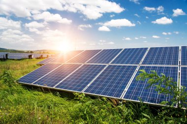 Güneş paneli, fotovoltaik, alternatif elektrik kaynağı - sürdürülebilir kaynaklar kavramı