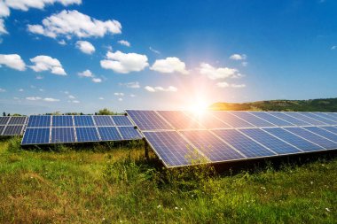 Güneş paneli, fotovoltaik, alternatif elektrik kaynağı - sürdürülebilir kaynaklar kavramı