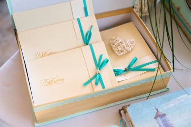 Süslemeleri tropikal tarzı düğün, Gelin çiçek deniz ve okyanus stili kemer, catering düğün töreni, seçici ve yumuşak odak, serisi