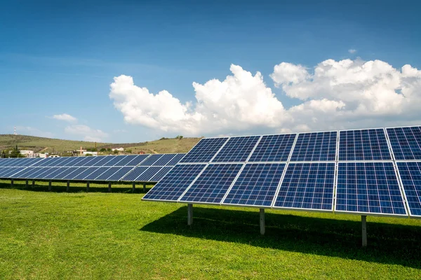 Solární Panel Fotovoltaický Alternativní Zdroj Elektrické Energie Koncepce Udržitelných Zdrojů — Stock fotografie