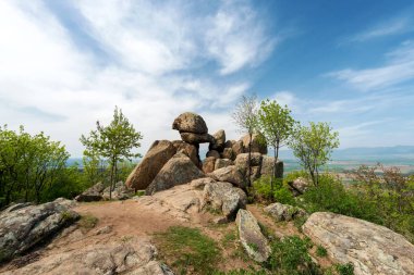 Tanrıça - Bulgaristan Kazanlık yakınındaki bir antik Trakya taş kutsal - Megalit, olarak da bilinen güneş kapı kapı