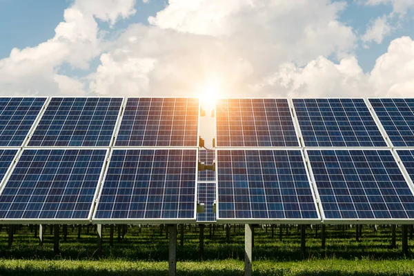 Painéis Solares Energia Fotovoltaica Fonte Alternativa Eletricidade Conceito Recursos Sustentáveis — Fotografia de Stock