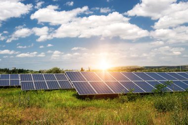 Güneş paneli, fotovoltaik, alternatif elektrik kaynağı - sürdürülebilir kaynaklar kavramı
