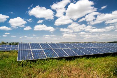 Güneş paneli, fotovoltaik, alternatif elektrik kaynağı - sürdürülebilir kaynaklar kavramı