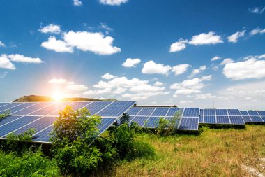 Güneş paneli, fotovoltaik, alternatif elektrik kaynağı - sürdürülebilir kaynaklar kavramı