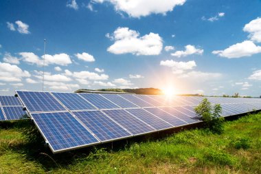 Güneş paneli, fotovoltaik, alternatif elektrik kaynağı - sürdürülebilir kaynaklar kavramı