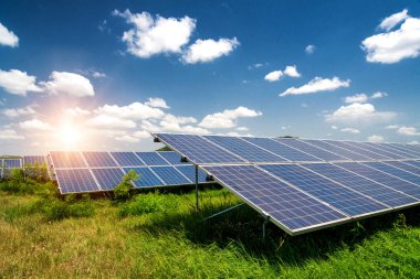 Güneş paneli, fotovoltaik, alternatif elektrik kaynağı - sürdürülebilir kaynaklar kavramı