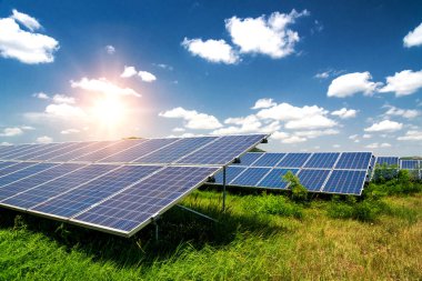 Güneş paneli, fotovoltaik, alternatif elektrik kaynağı - sürdürülebilir kaynaklar kavramı