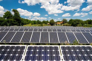 Güneş paneli, fotovoltaik, alternatif elektrik kaynağı - sürdürülebilir kaynaklar kavramı