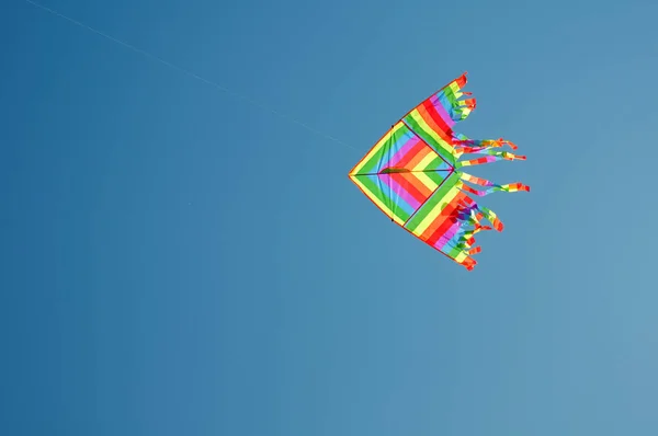 Colorful kites flying in blue sky — Stock Photo, Image