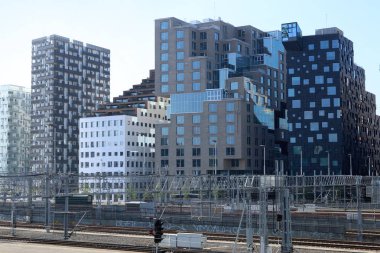 Oslo, Norveç - 19 Temmuz 2018: Bjorvika bölgesinde Modern mimarisi. Merkezi Oslo Oslo Merkez İstasyonu'na parça yakınındaki binalar.