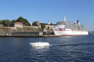 Oslo, Norveç - 19 Temmuz 2018: Arcadia Cruise Ship Oslo Harbor. Oslo Norveç Oslo Fiyordu, kale karşısında yer alan liman.