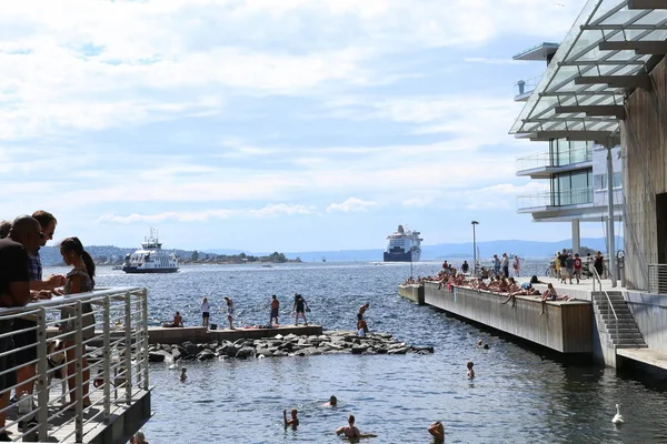 Oslo Norway July 2018 Swimming Beach City Center Tjuvholmen Neighborhood — Stock Photo, Image