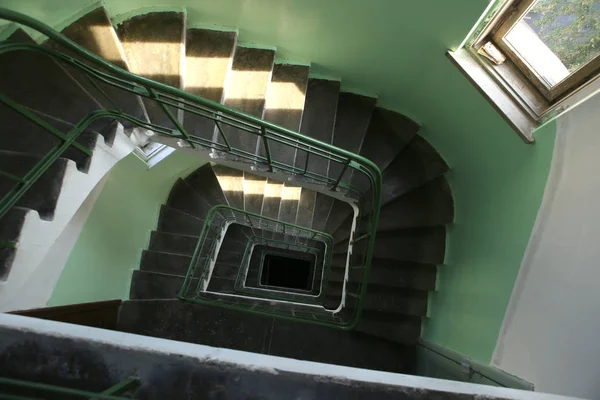 Escalera Época Espiral Descendente Edificio Antiguo Escalera Residencial Interior Construida —  Fotos de Stock