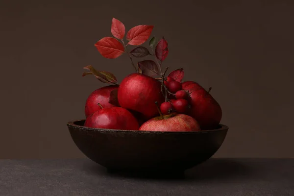 Automne Nature Morte Avec Des Baies Aubépine Des Pommes Dans — Photo