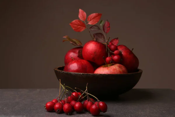 Automne Nature Morte Avec Des Baies Aubépine Des Pommes Dans — Photo